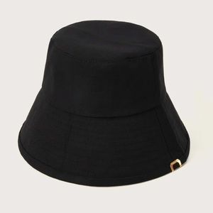 Black bucket hat